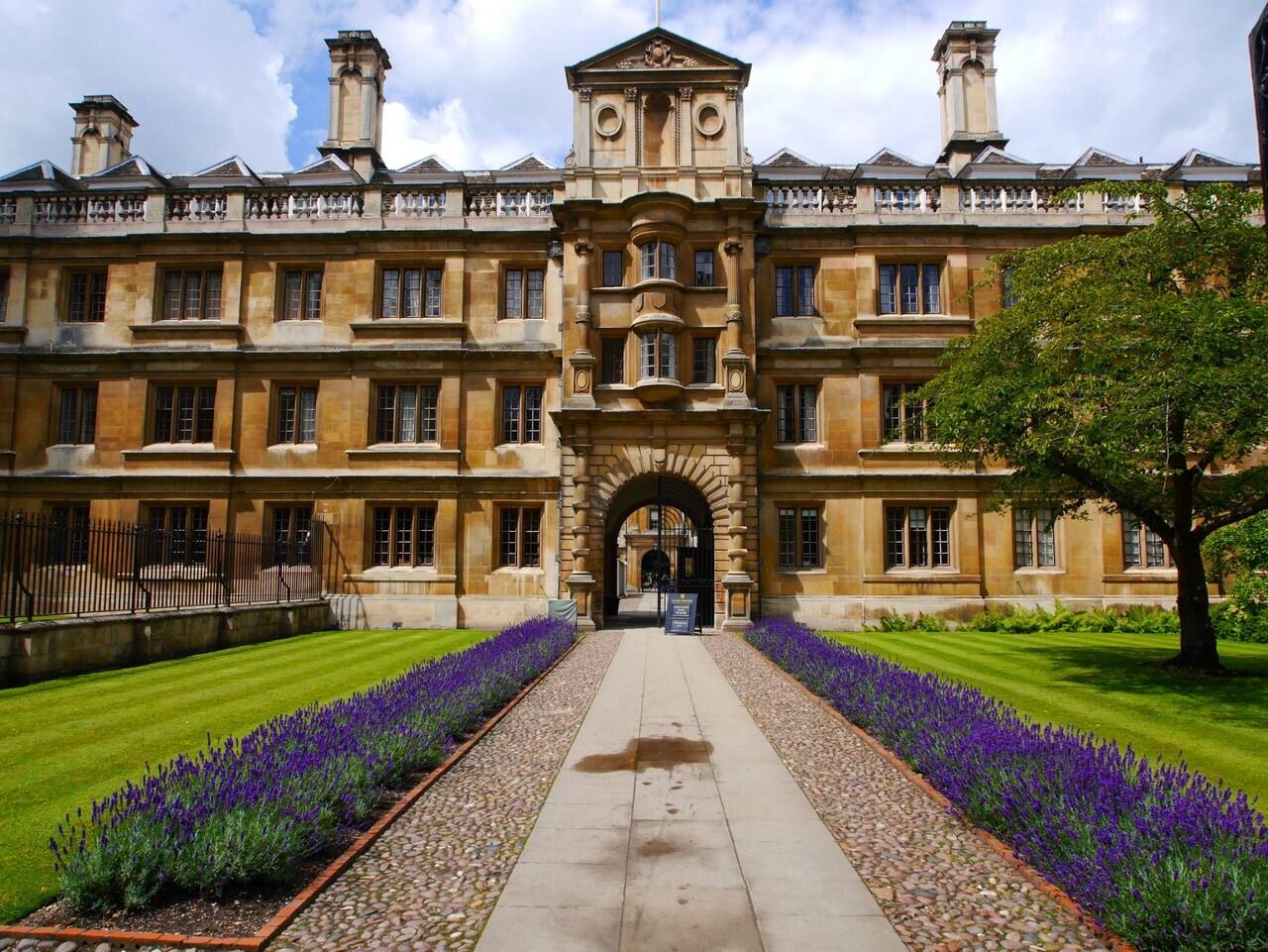 申请英国剑桥大学留学需要什么条件？