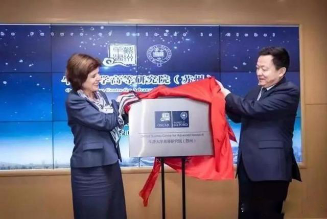 800������һ�Σ����Ŵ�ѧ��ţ���ѧ�ֱ��ڽ��մ������л���